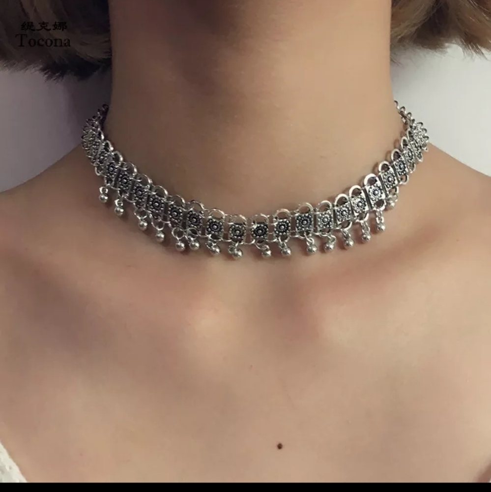 necklace tight around the neck.